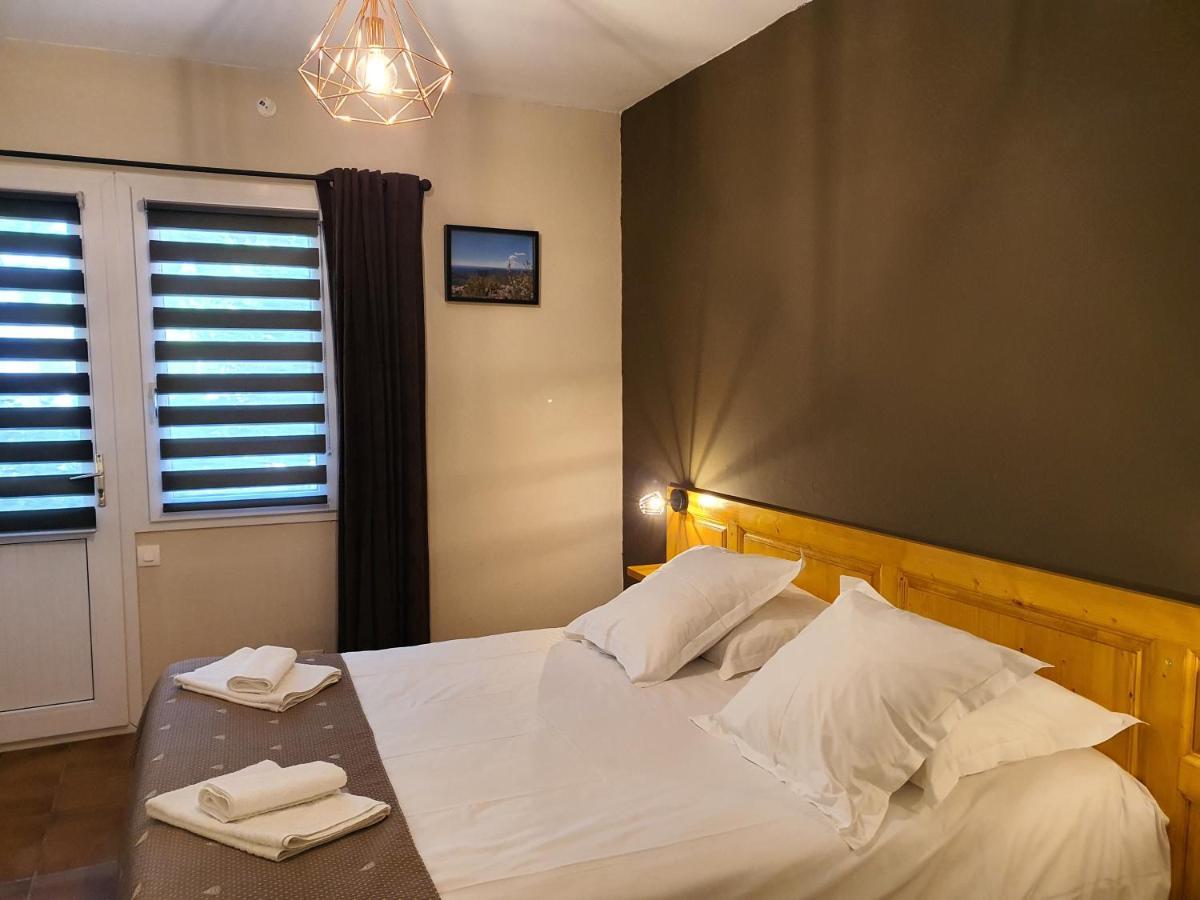 Logis Hotel Restaurant L'Escarbille แซ็ง-มาร์แต็ง-ดิอาร์เดช ภายนอก รูปภาพ